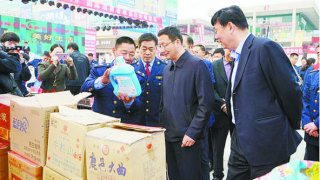 項城市消協(xié)、市工商局舉行國際消費者權(quán)益日宣傳活動