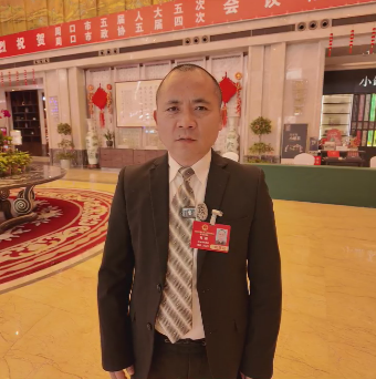 讓每個(gè)孩子身上有汗，眼里有光，一生向陽